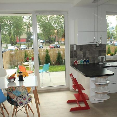 Sunny Sleeps 4 By The Beach With Garden Patio - Gdansk Przymorze Apartment Exterior photo