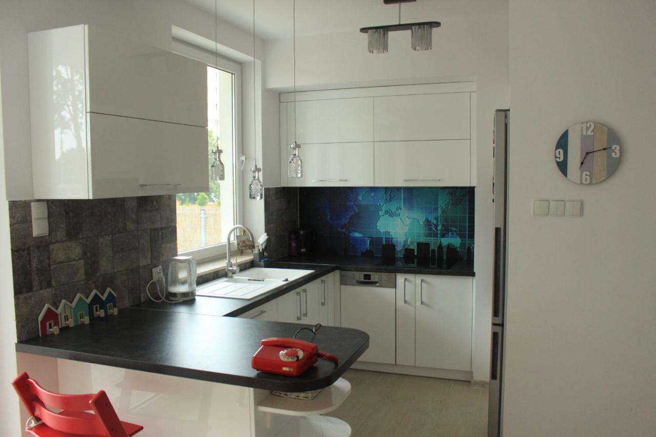 Sunny Sleeps 4 By The Beach With Garden Patio - Gdansk Przymorze Apartment Exterior photo