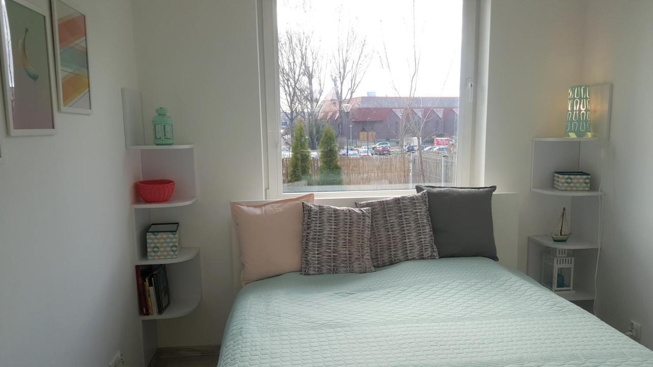 Sunny Sleeps 4 By The Beach With Garden Patio - Gdansk Przymorze Apartment Exterior photo