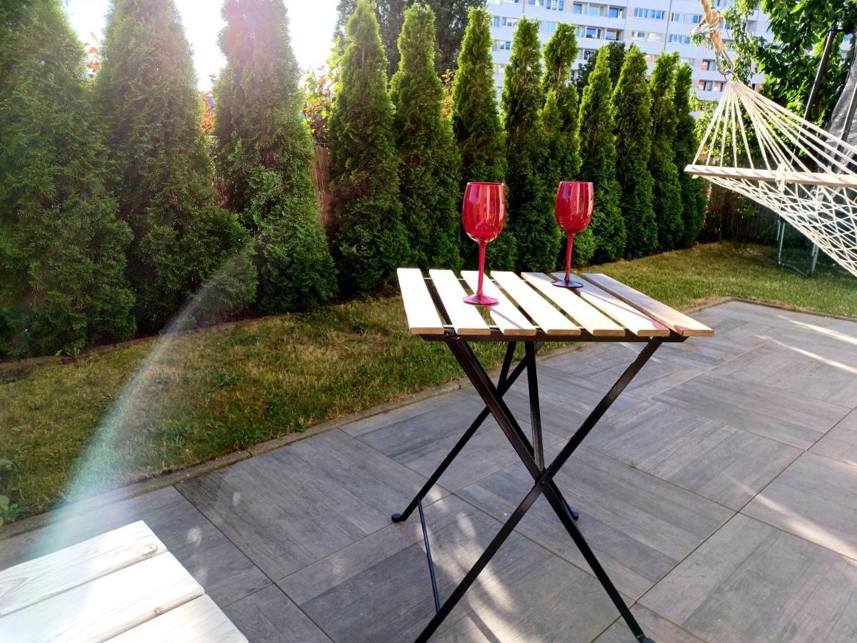 Sunny Sleeps 4 By The Beach With Garden Patio - Gdansk Przymorze Apartment Exterior photo