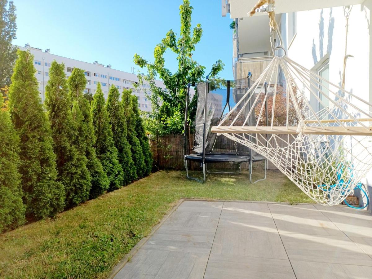 Sunny Sleeps 4 By The Beach With Garden Patio - Gdansk Przymorze Apartment Exterior photo