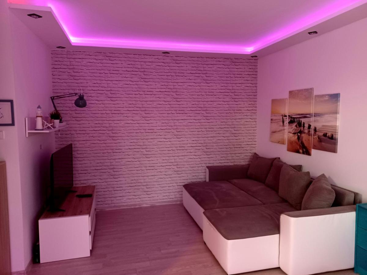 Sunny Sleeps 4 By The Beach With Garden Patio - Gdansk Przymorze Apartment Exterior photo